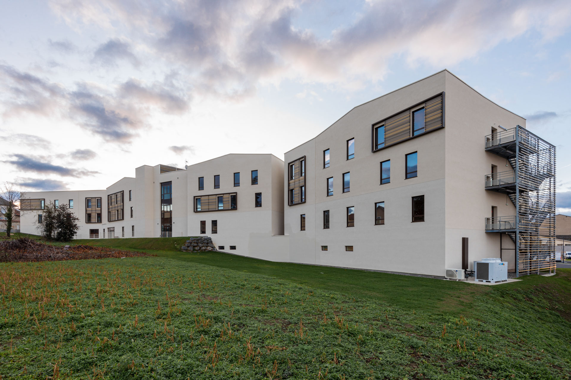 Photographies d'architecture de l'EHPAD de Chazelles sur Lyon - arrière et jardins