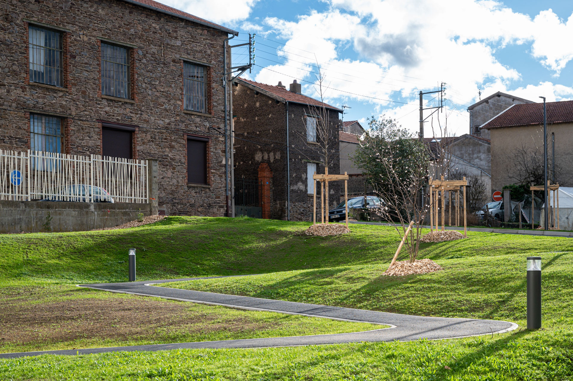 Photographies d'architecture de l'EHPAD de Chazelles sur Lyon - rampe accueil de jour