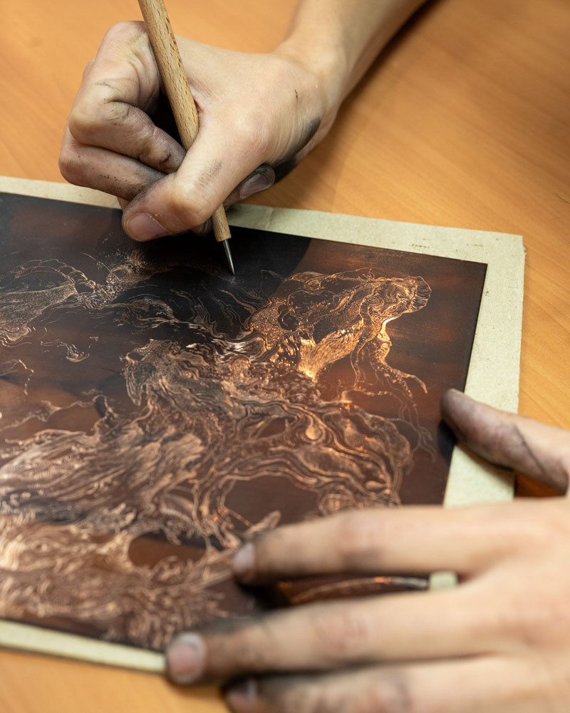 Photo d'artisanat, Kim Coz, gravur à l'eau forte