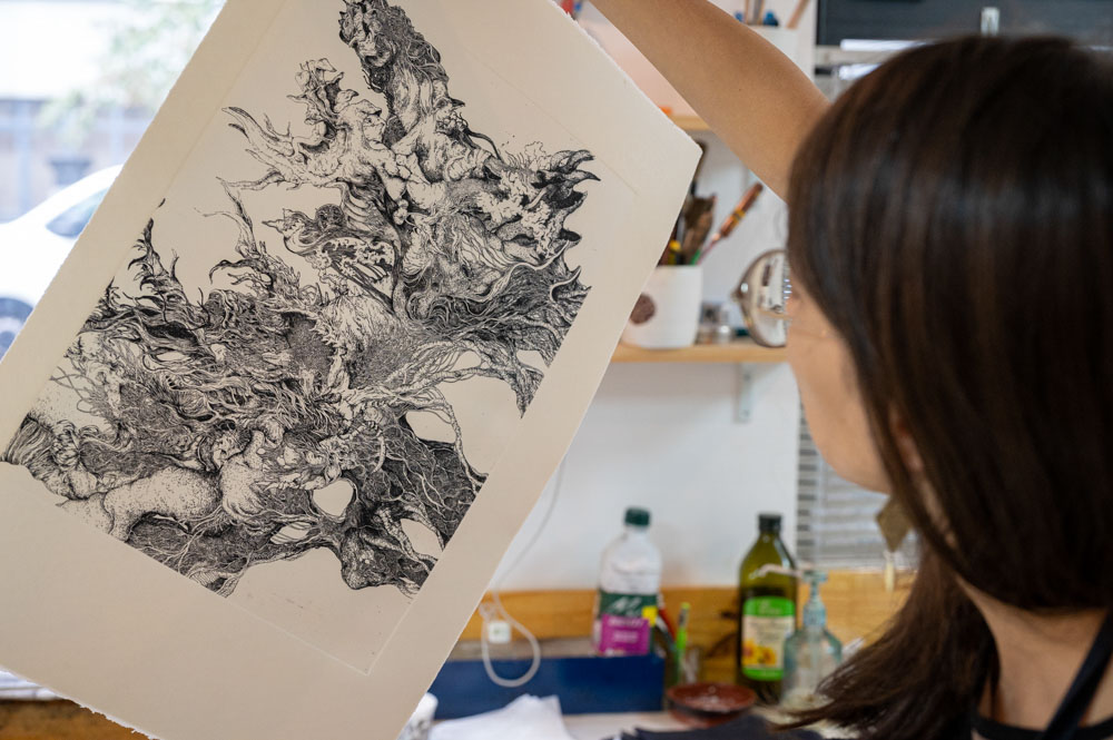 Photo d'artisanat, Kim Coz, gravur à l'eau forte