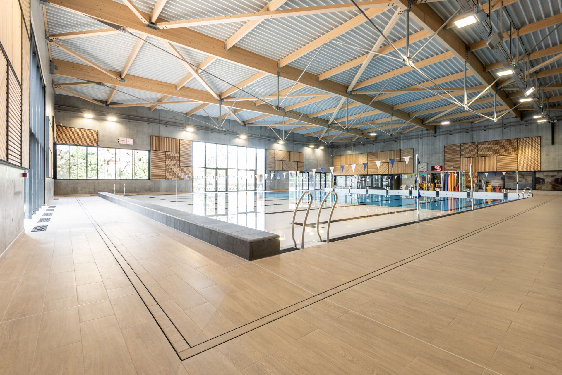 photo d'architecture de la piscine Serge Buttet à Romans-sur-Isère - Chabanne