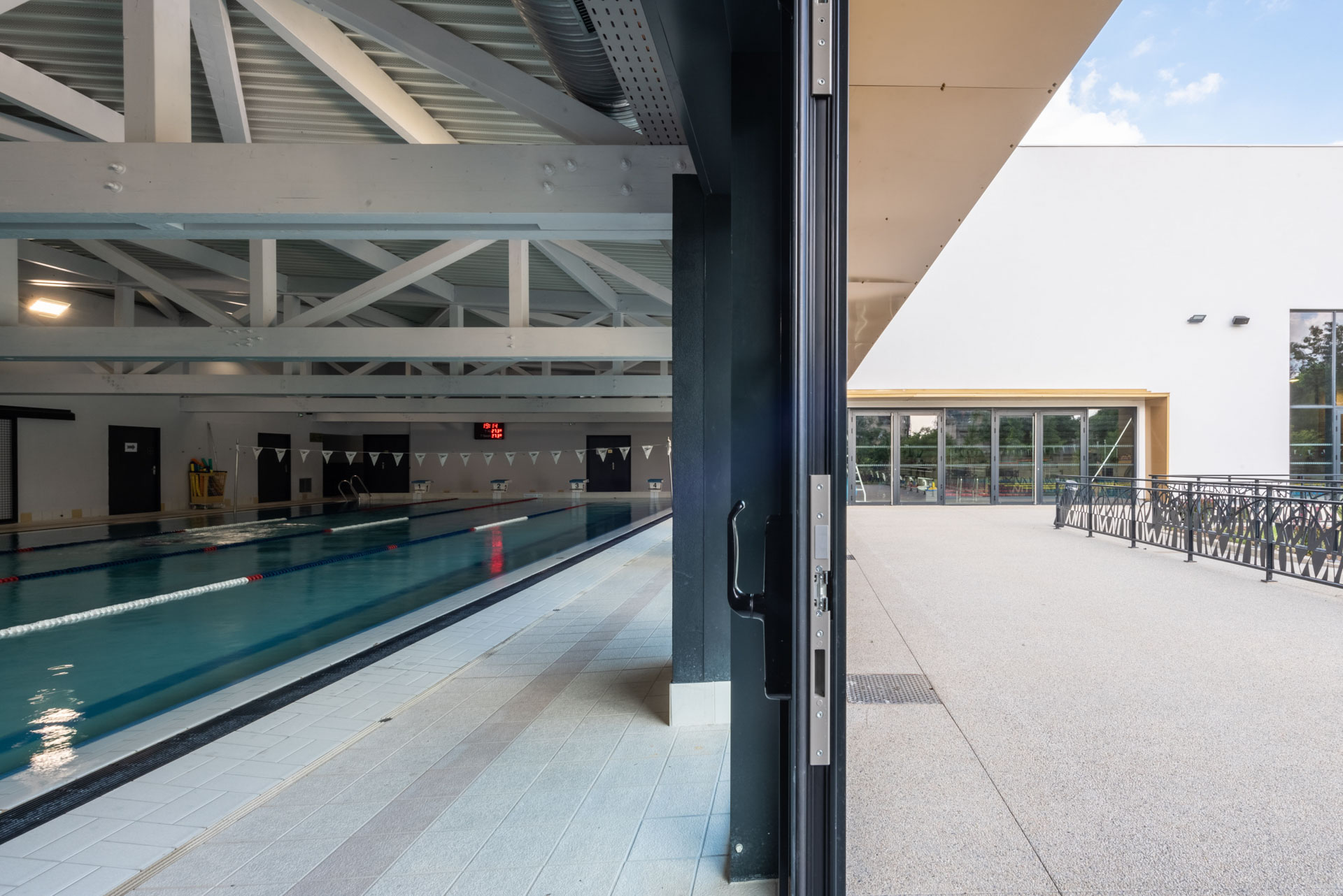 photo d'architecture de la piscine Serge Buttet à Romans-sur-Isère - Chabanne
