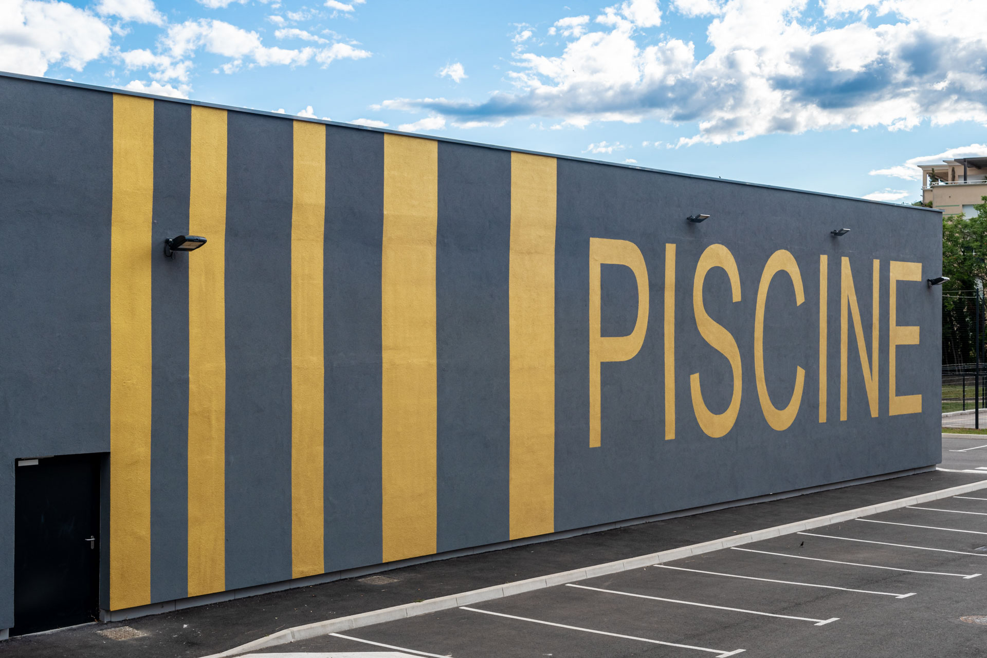 photo d'architecture de la piscine Serge Buttet à Romans-sur-Isère - Chabanne