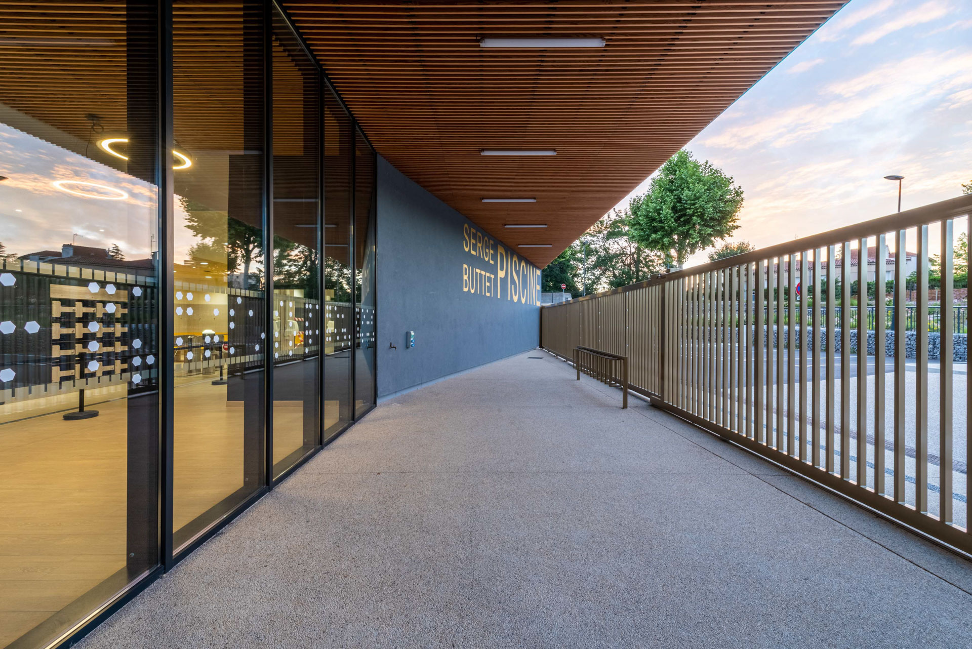 photo d'architecture de la piscine Serge Buttet à Romans-sur-Isère - Chabanne