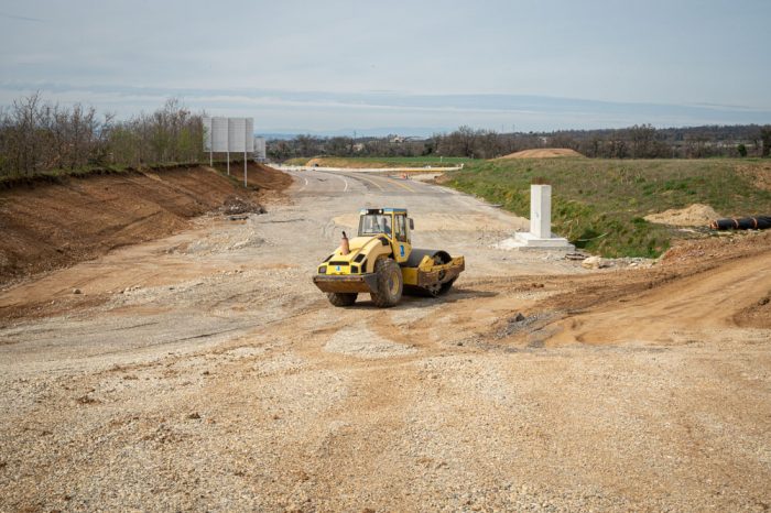 Photo du chantier des Couleures - compresseur idolé