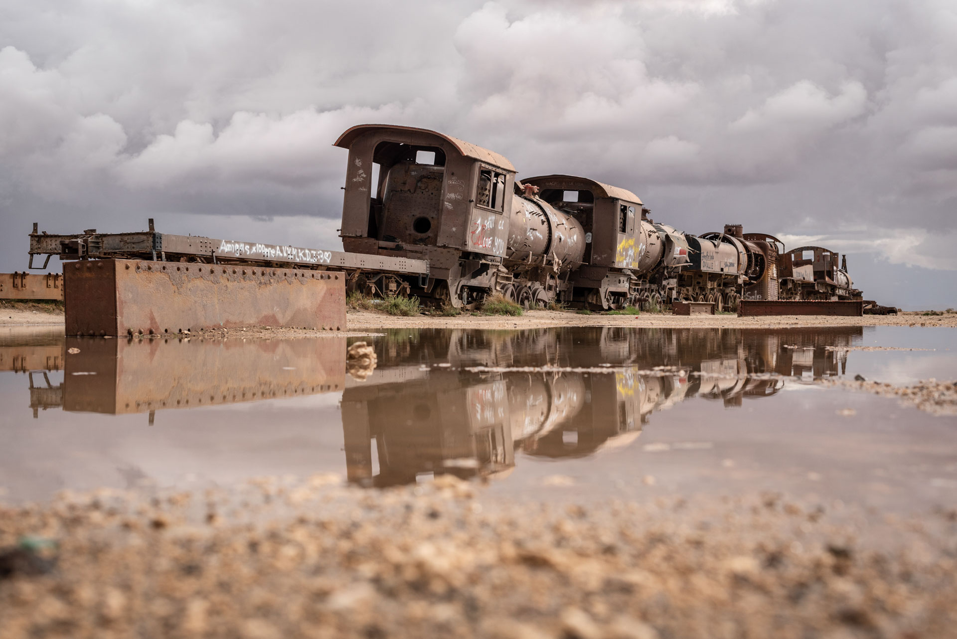 photo de paysage d'un cimetière de trains, Bolivie