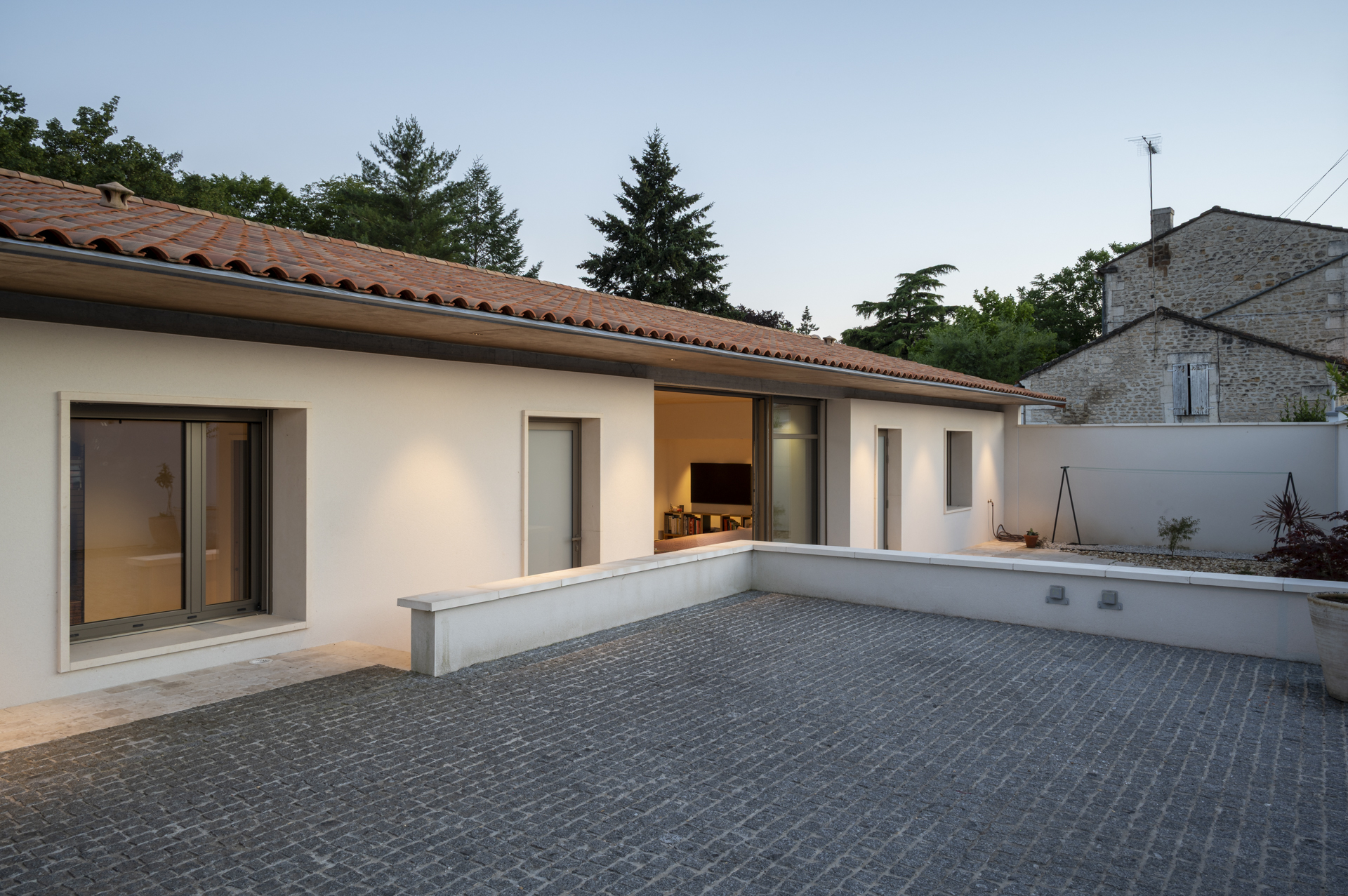 Nicolas Richard, photographie d'architecture d'une maison contemporaine à Gond-Pontouvre